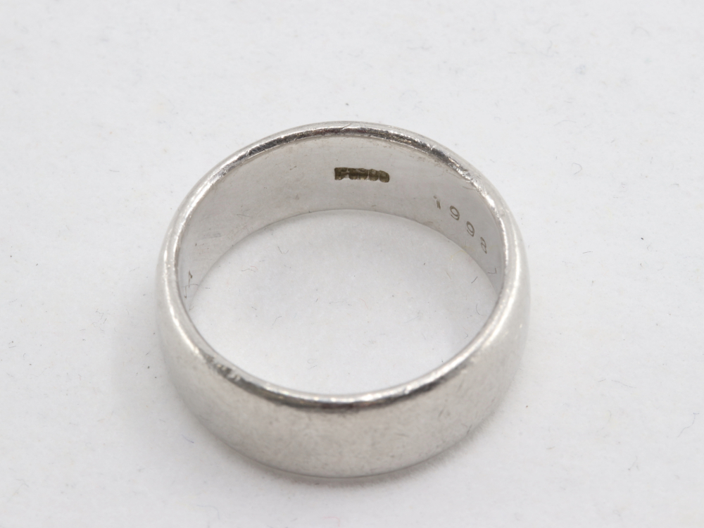 イニシャル入りのPt900の結婚指輪刻印