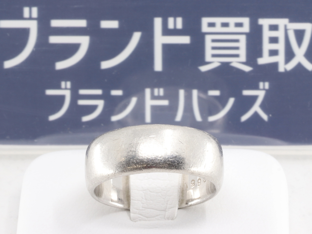 イニシャル入りのPt900の結婚指輪正面