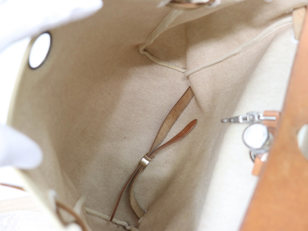 エルメスのエールバックアドPM内側