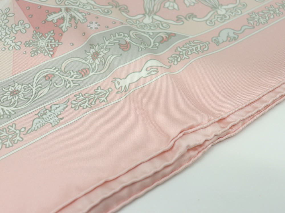 エルメスのカレ90エーデルワイスフチ