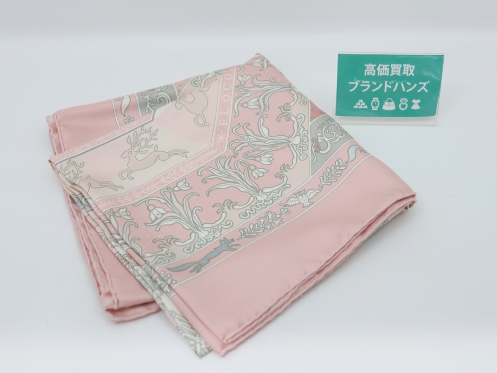 エルメスのカレ90エーデルワイス全体