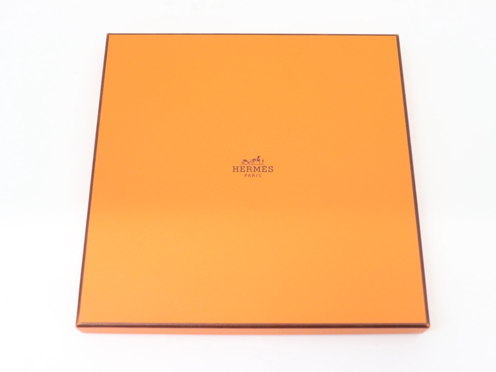 エルメスのカレ90エーデルワイス箱
