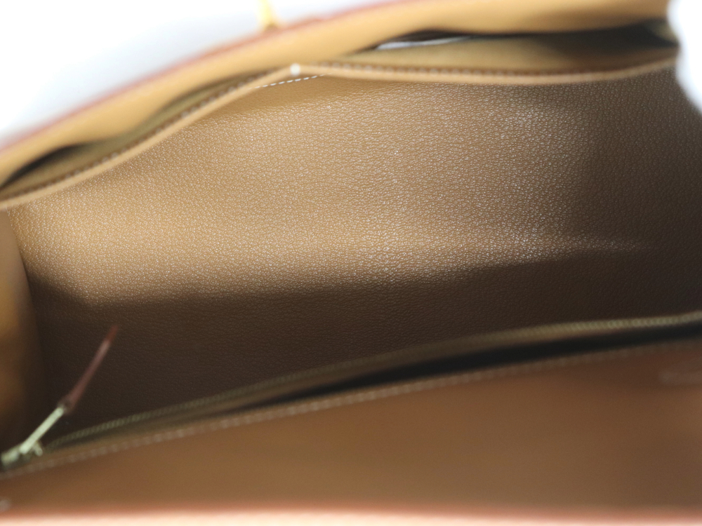 エルメスのケリー28ヴォーシャモニー内側