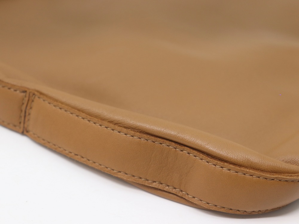 エルメスのレザーショルダーバッグ角