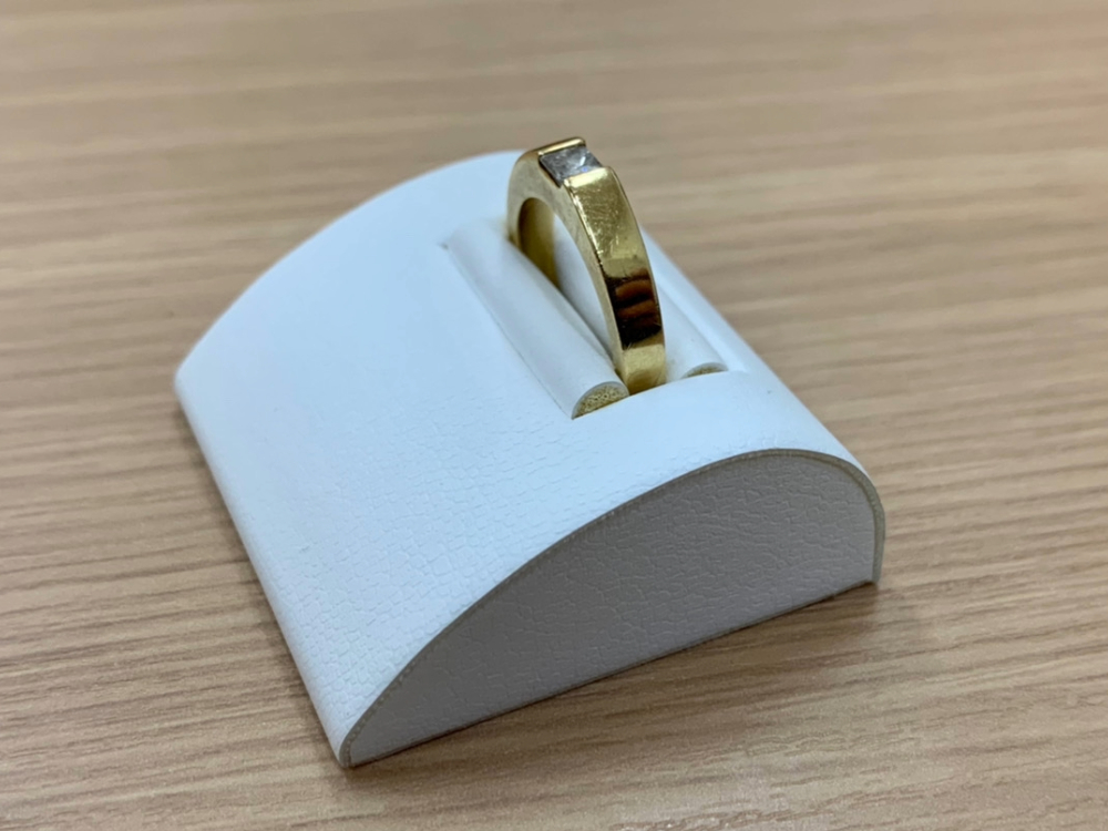 カルティエタンク750YG1PD右斜め