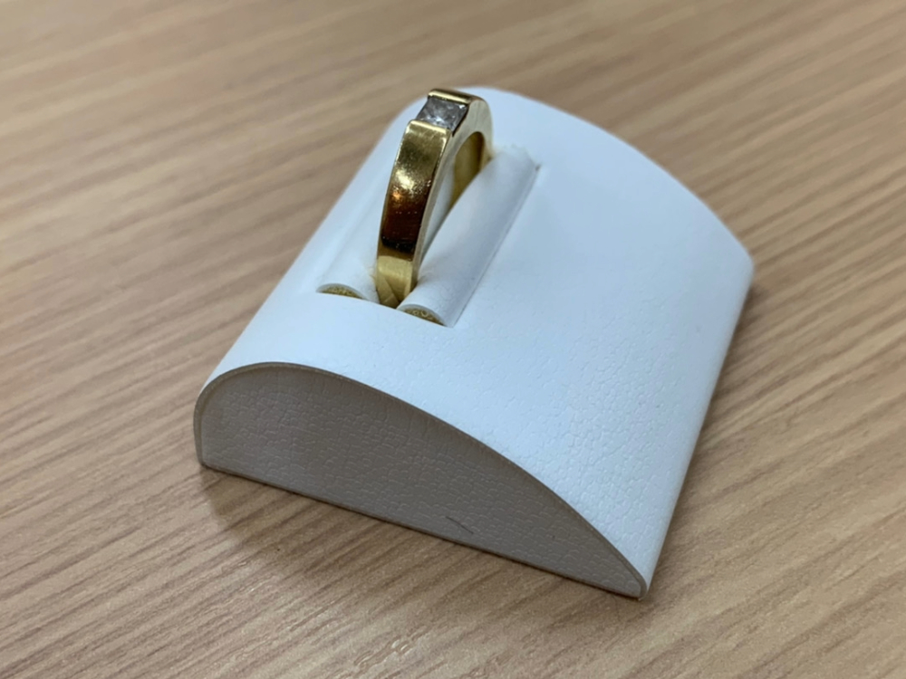 カルティエタンク750YG1PD左斜め