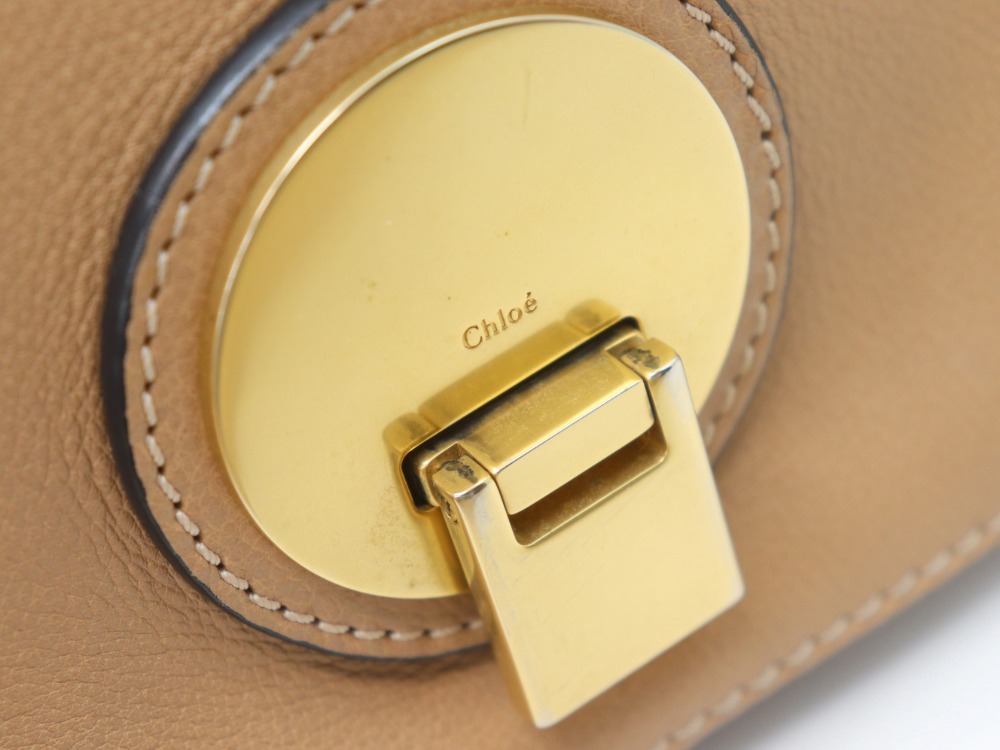 クロエインディショルダーバッグ刻印