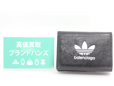 グッチ×アディダスの三つ折り財布