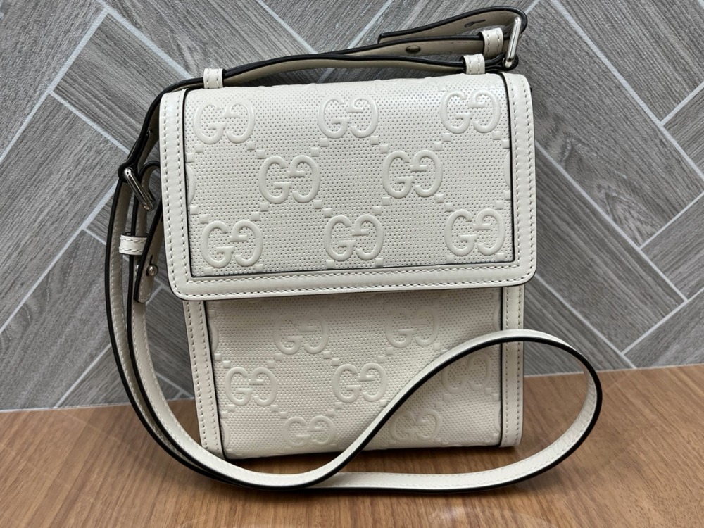 グッチのショルダーバッグ正面