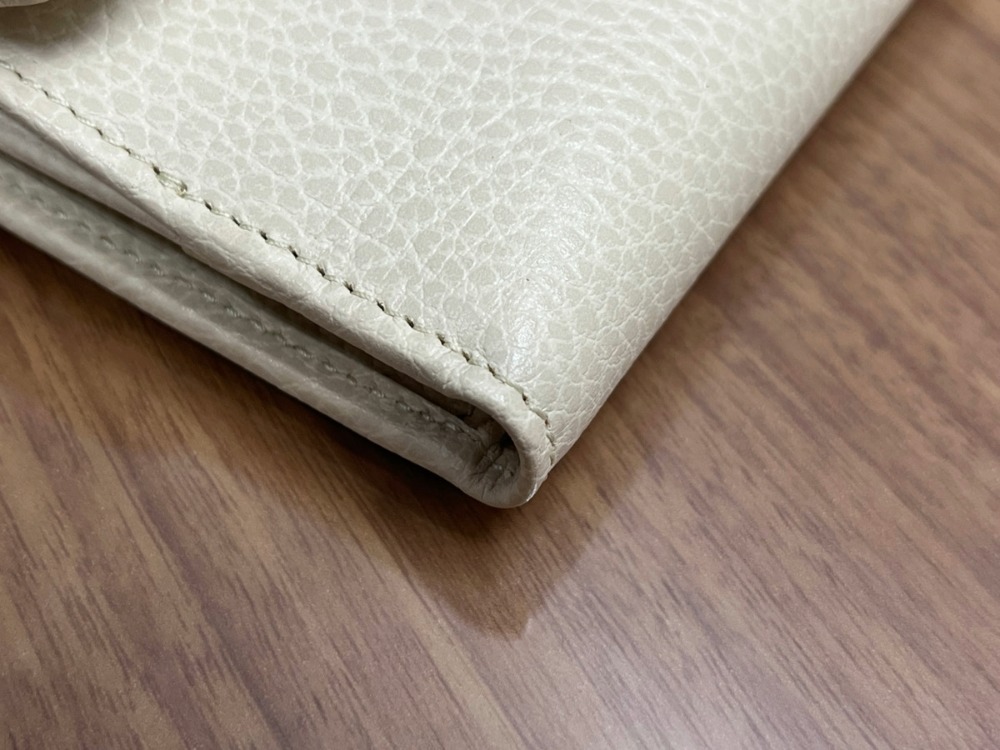 グッチインターロッキング二つ折り財布角