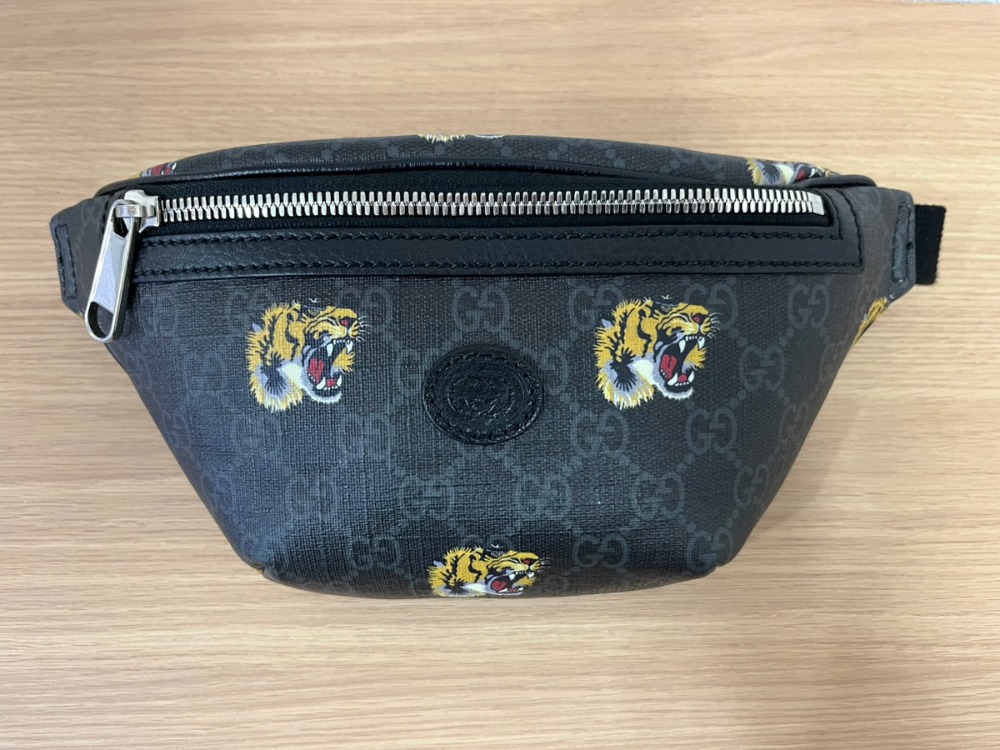 グッチグッチのGGスプリームボディバッグ正面