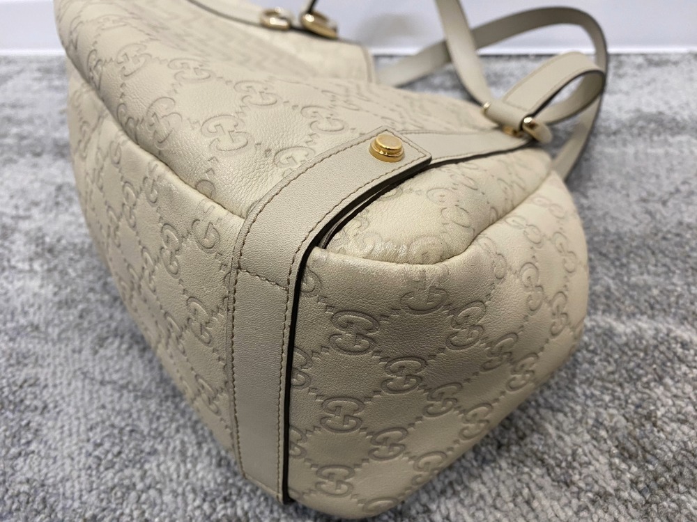 グッチシマトートバッグ角2