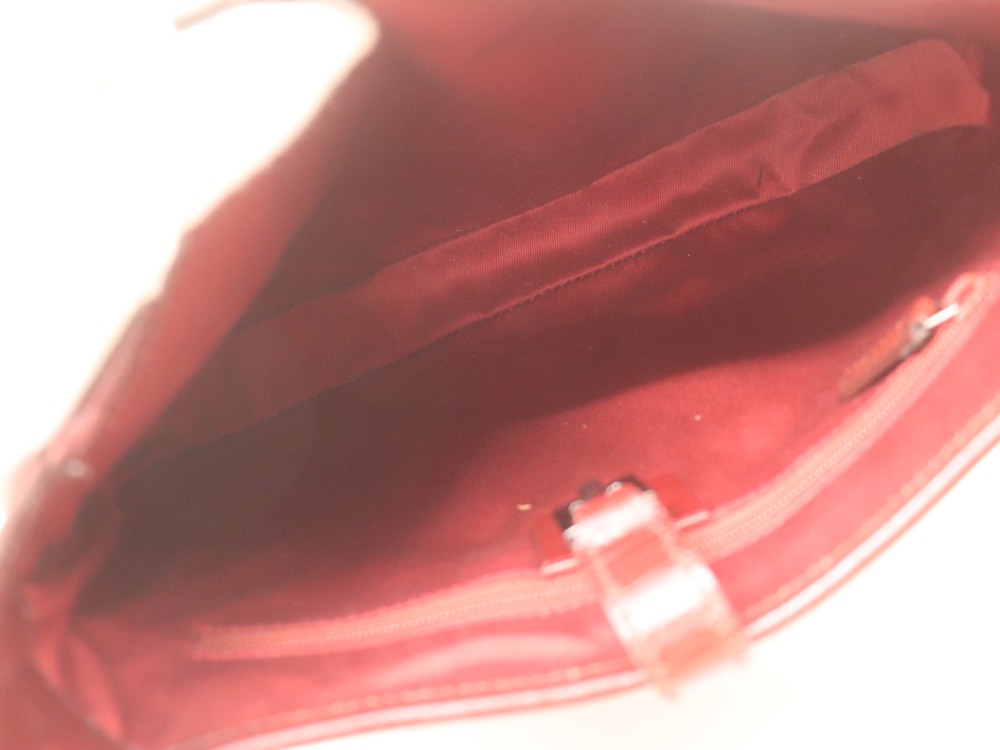 グッチワンショルダーバッグ中