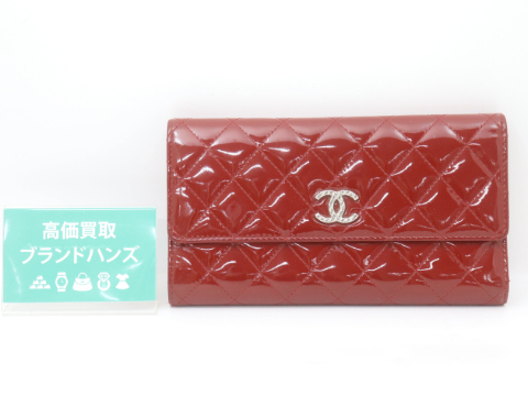 シャネルのブリリアントパテント長財布