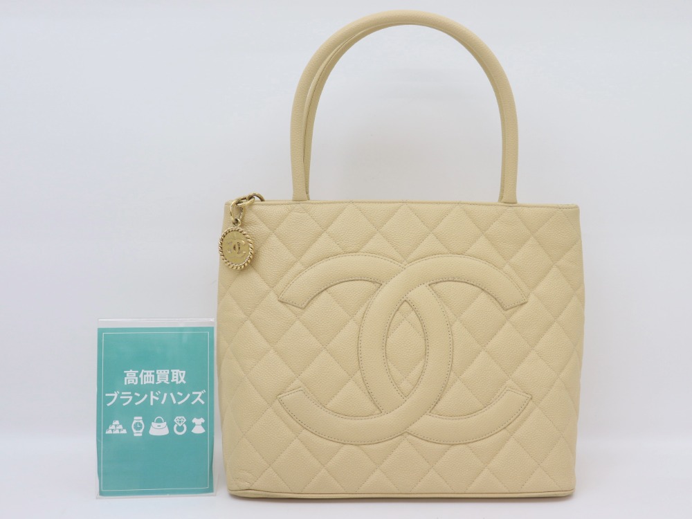 シャネルの復刻トートA01804正面