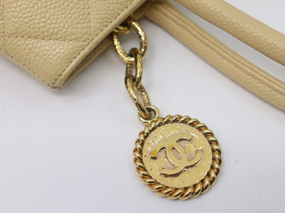 シャネルの復刻トートA01804金具