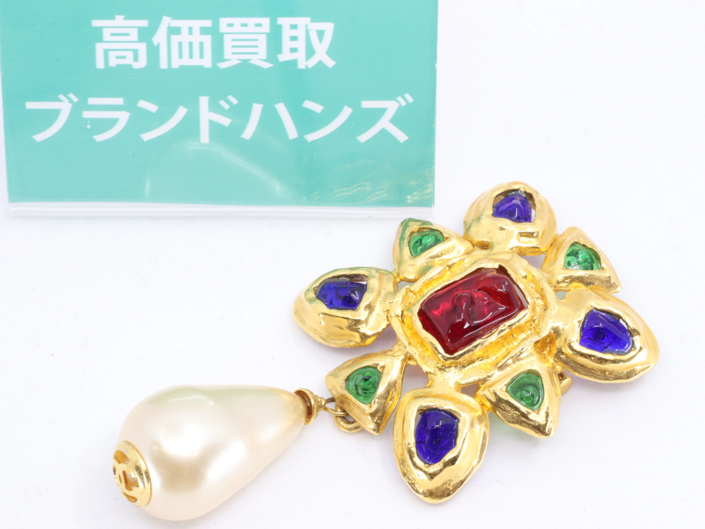 シャネルグリポアカラーストーンブローチ全体