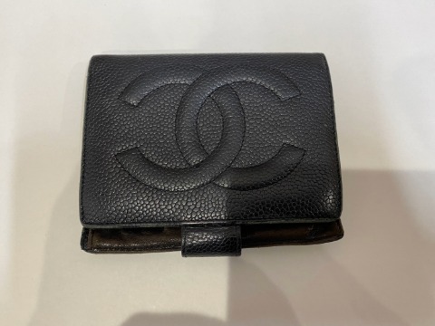 シャネル二つ折りがま口財布