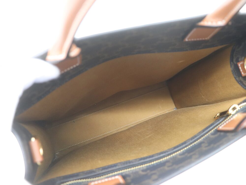 セリーヌのトリオンフバーティカルカバ内側