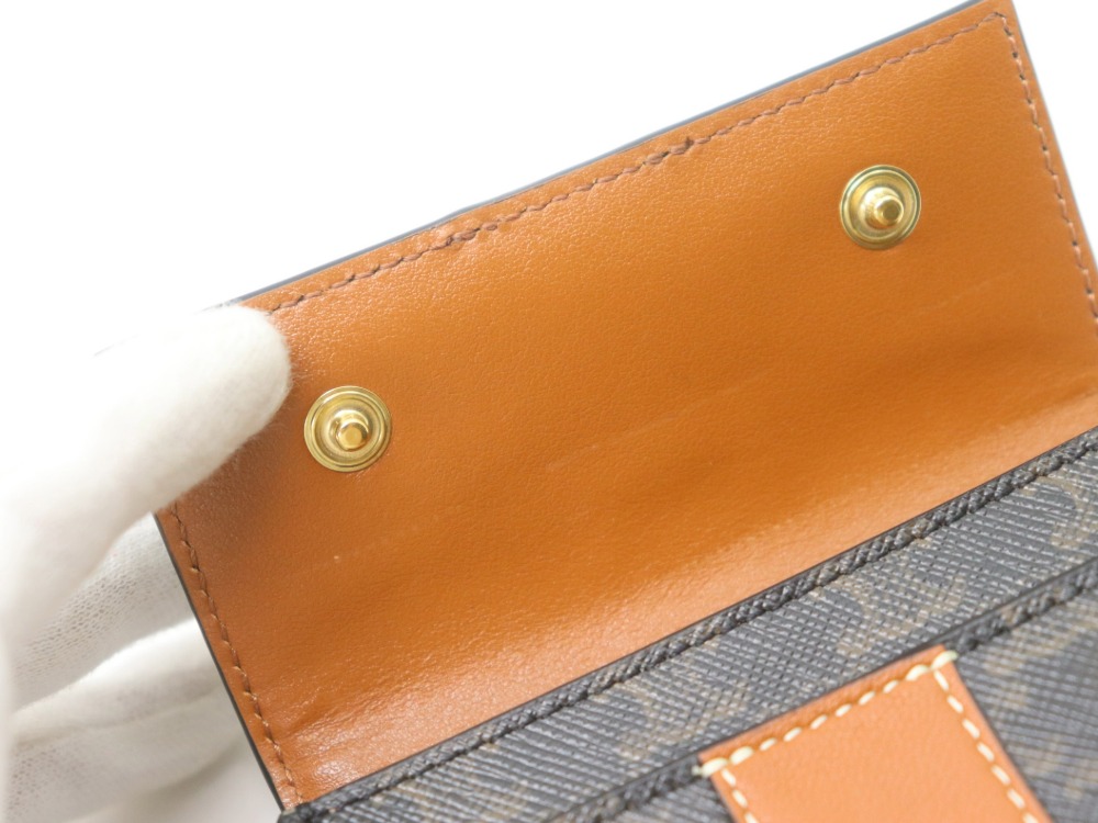 セリーヌのトリオンフフォールデッド財布押し跡