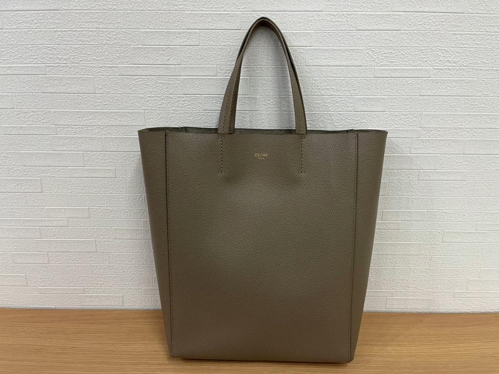 セリーヌのバーティカルカバスモール正面