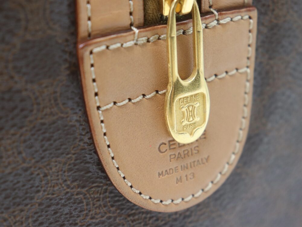 セリーヌのマカダム2WAYボストンバッグファスナー