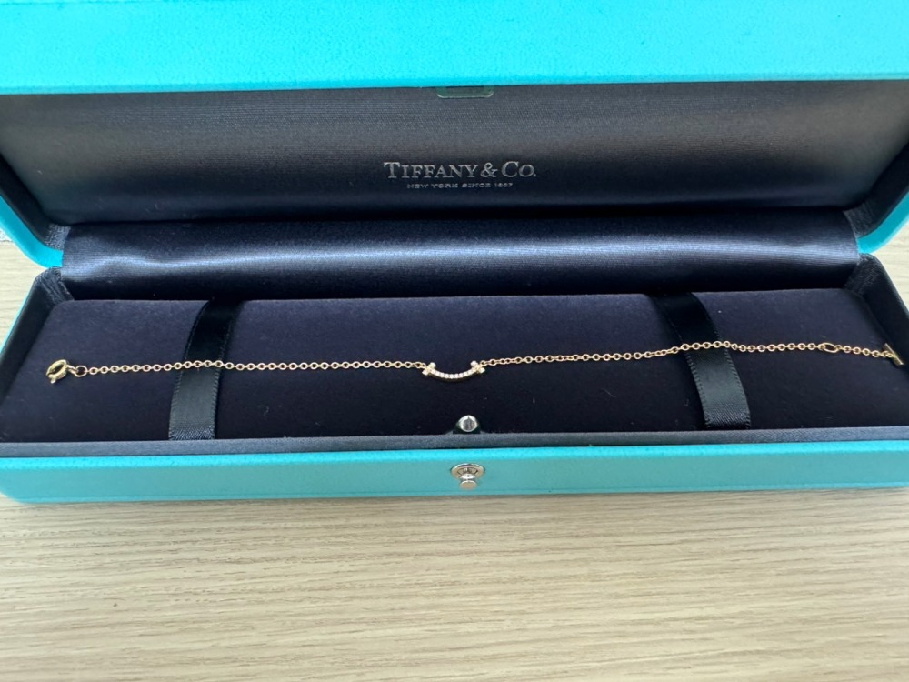 ティファニーTスマイルダイヤブレスレット全体
