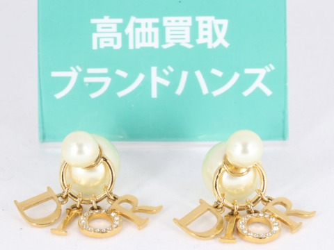 ディオールのトライバルピアス