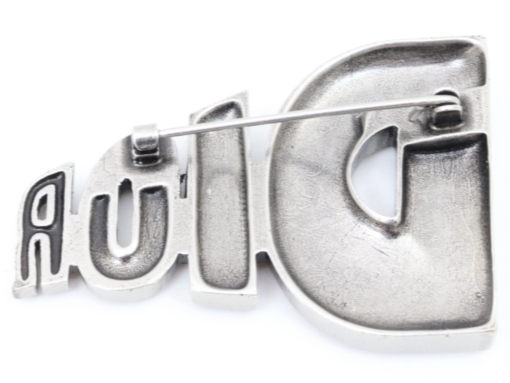 ディオールのブローチ裏