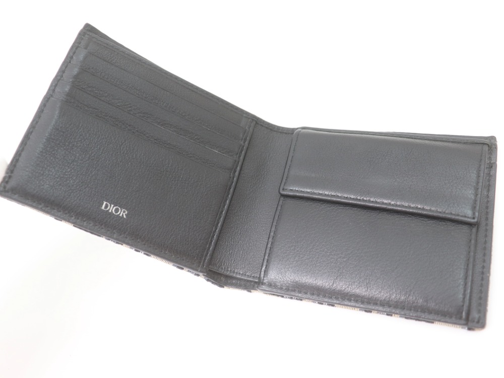 ディオールオブリークの財布内
