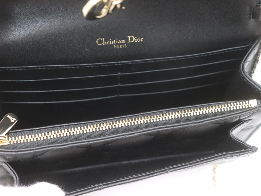 ディオールチェーンウォレット内