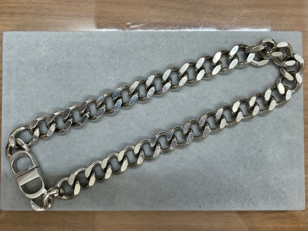 ディオールチェーンリンクネックレス全体