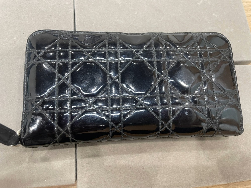 ディオールパテントカナージュ財布正面