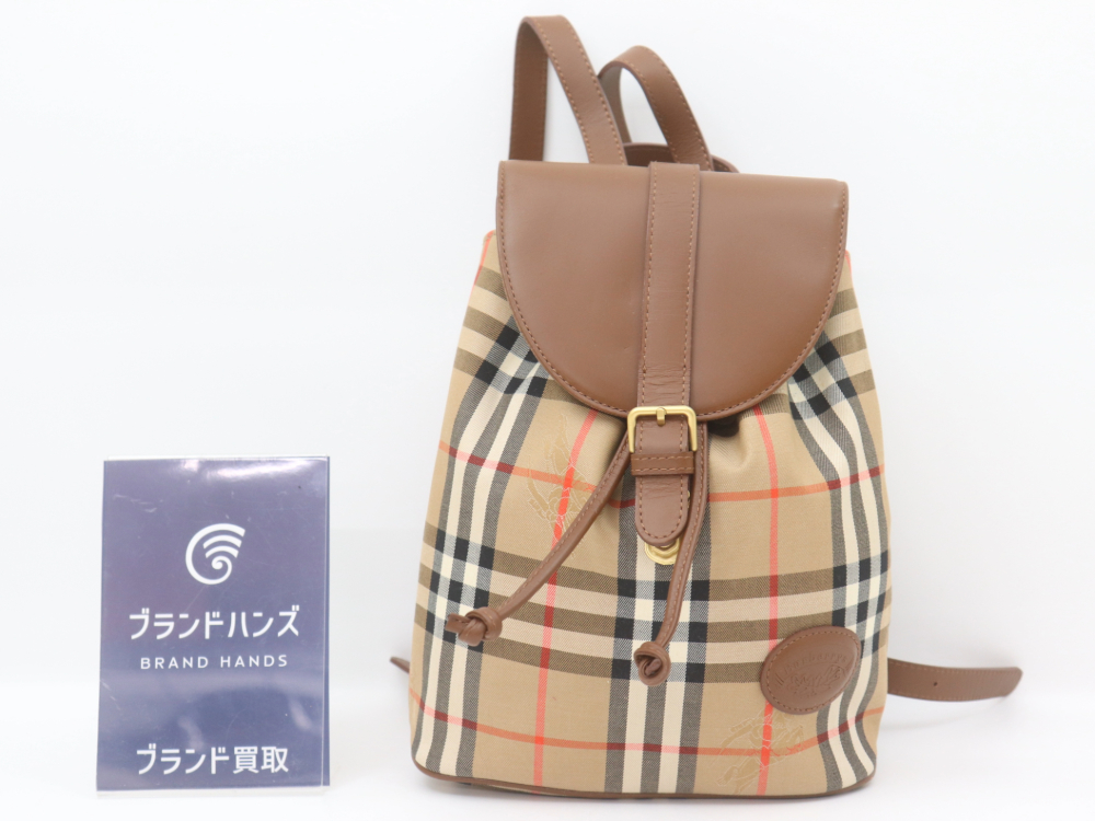 バーバリーのノバチェックリュック正面
