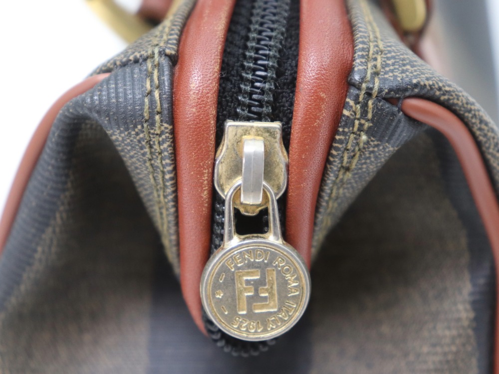フェンディぺカン柄ハンドバッグチャック