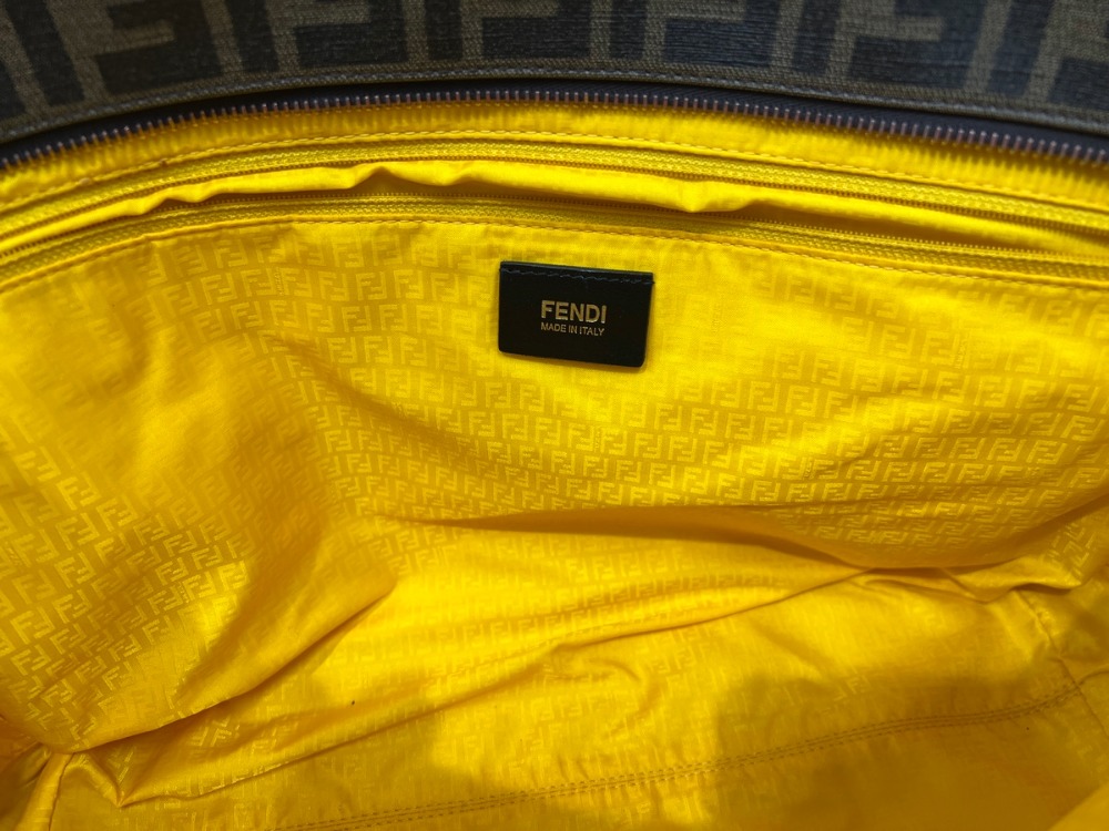 フェンディズッカトートバッグ内