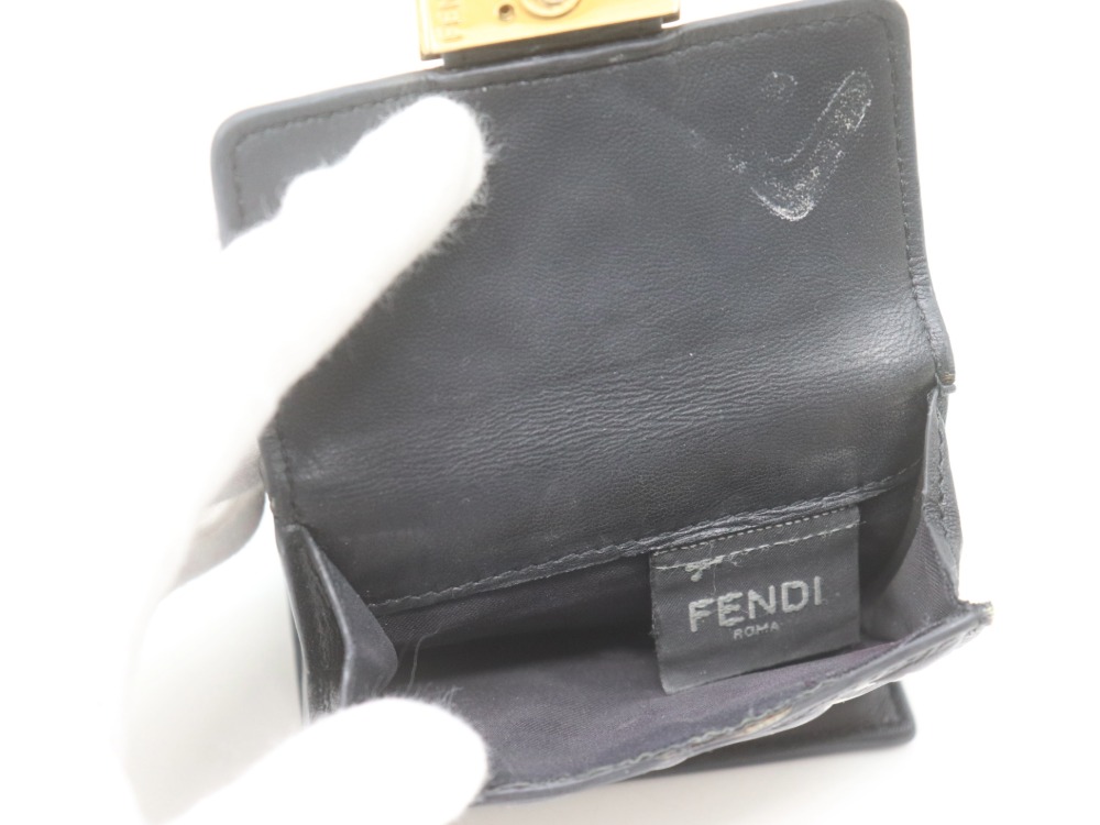 フェンディ三つ折り財布内