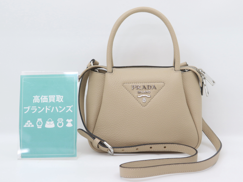 プラダのレザーミニハンドバッグ正面