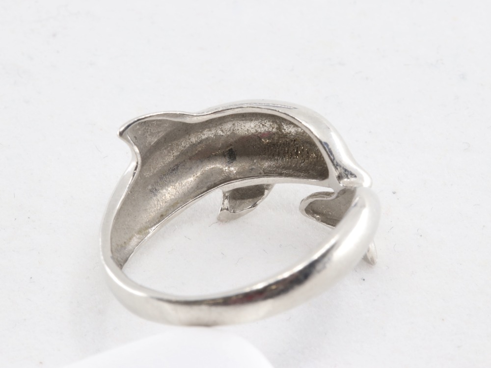 プラチナPT900のイルカモチーフリング裏