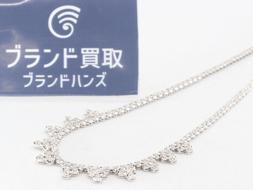 プラチナのダイヤモンドネックレス全体