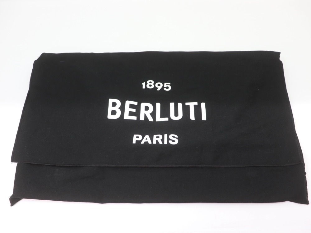 ベルルッティのカリグラフィトートバック付属品