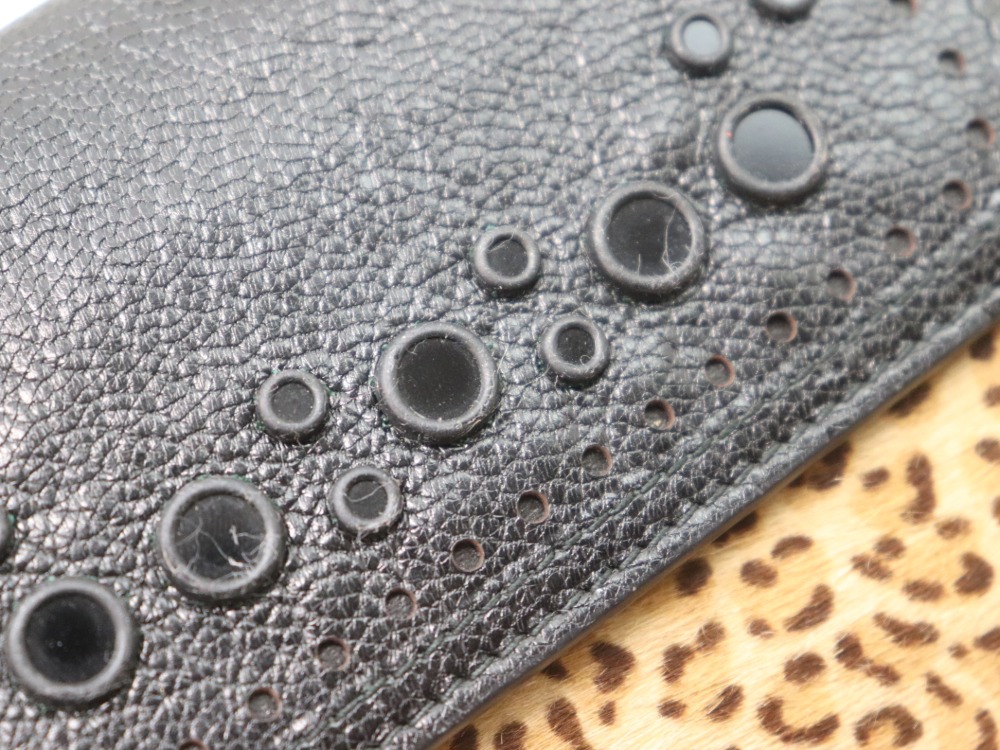 ボッテガヴェネタのレオパード財布表面