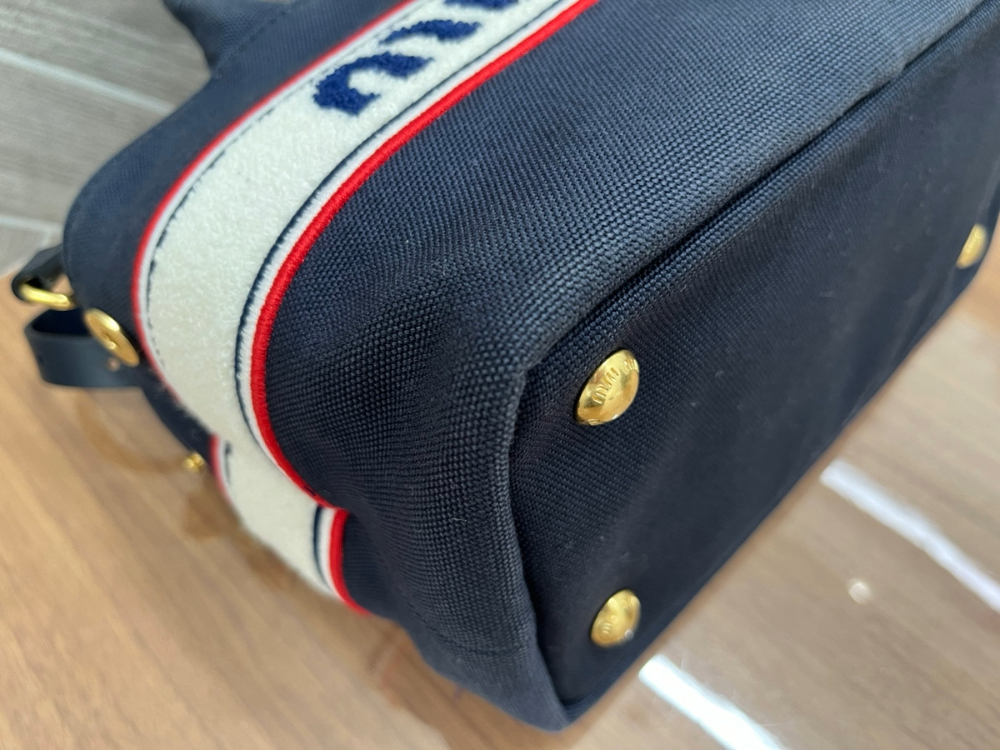 ミュウミュウの2WAYハンドバッグ角