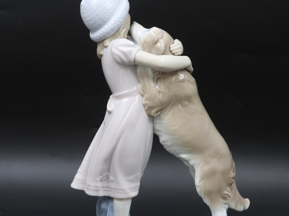 リヤドロの待ってたよ犬と少女陶器人形後ろ