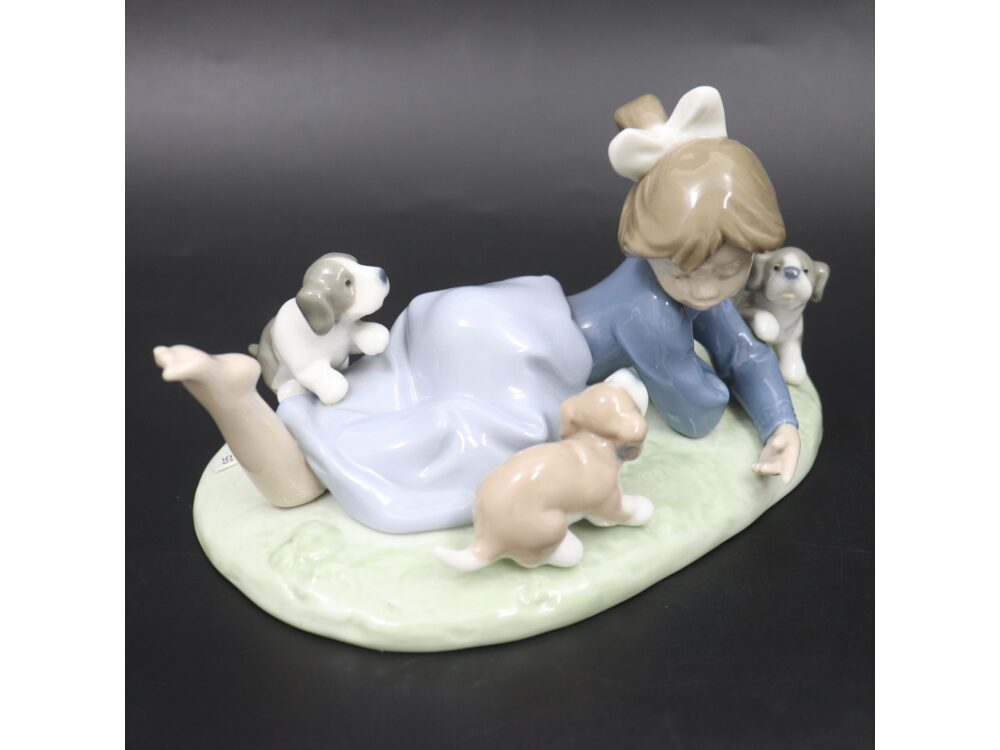 リヤドロフィギュリンみんなで遊びましょう正面