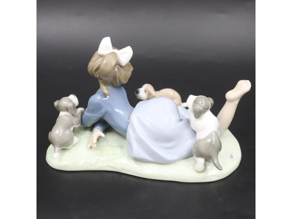 リヤドロフィギュリンみんなで遊びましょう背面
