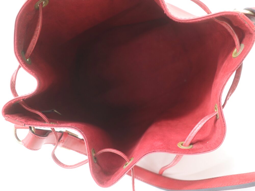 ルイヴィトンのエピノエ内側