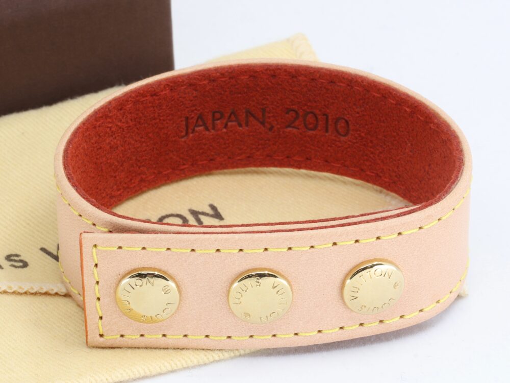 ルイヴィトンのノベルティブレスレット正面