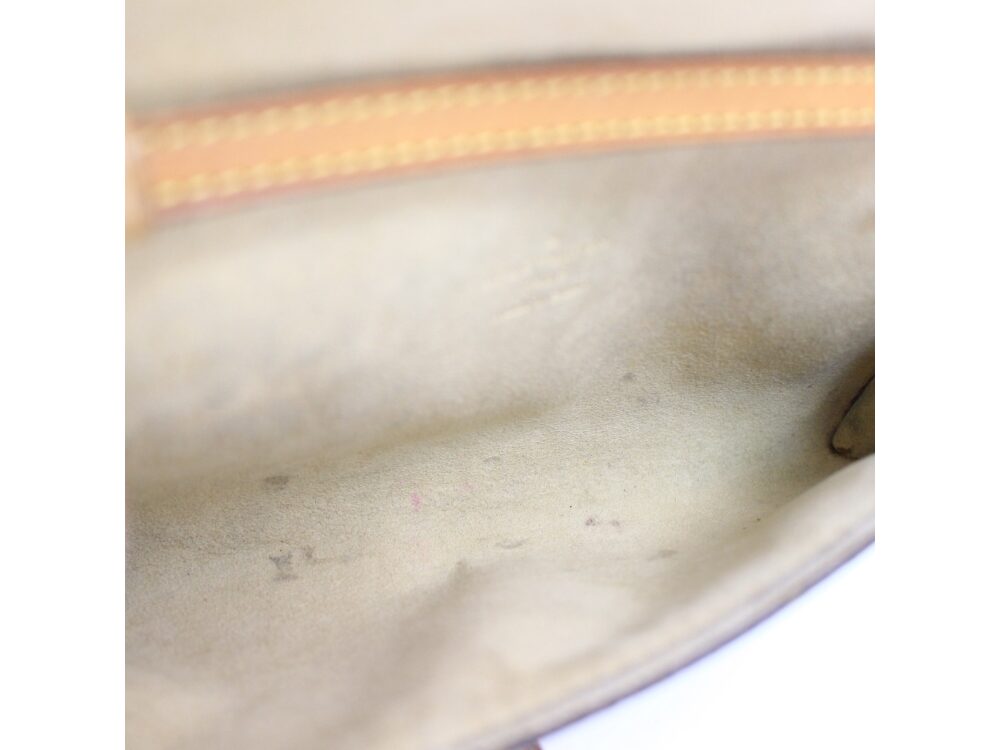 ルイヴィトンのモノグラムポシェットツインPM内側