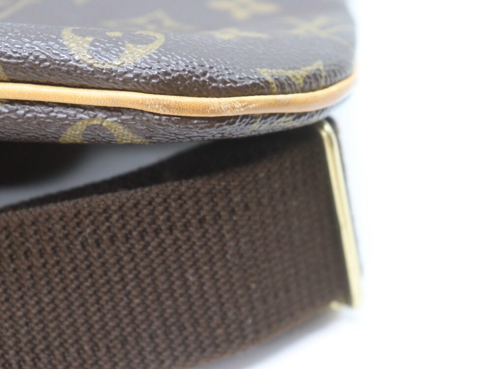ルイヴィトンモノグラムポシェットボスフォール縁部分